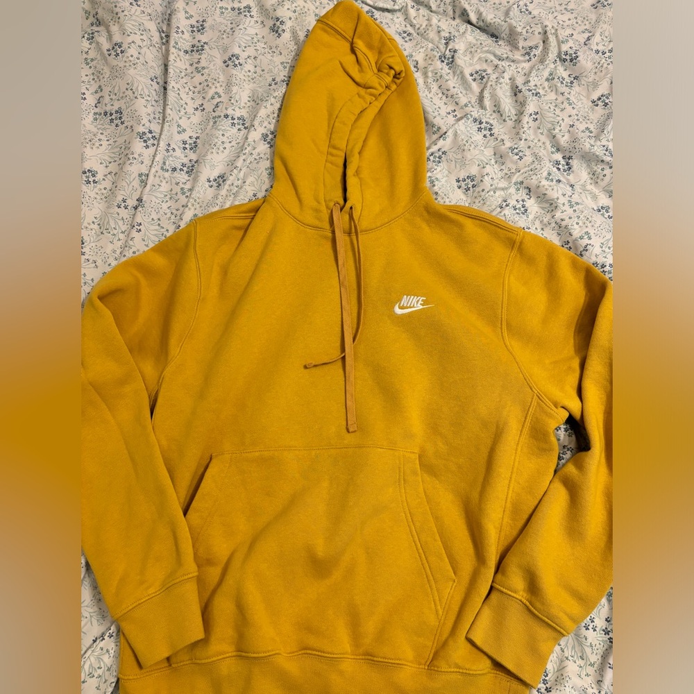 Nike sweatshirt adult medium mustard